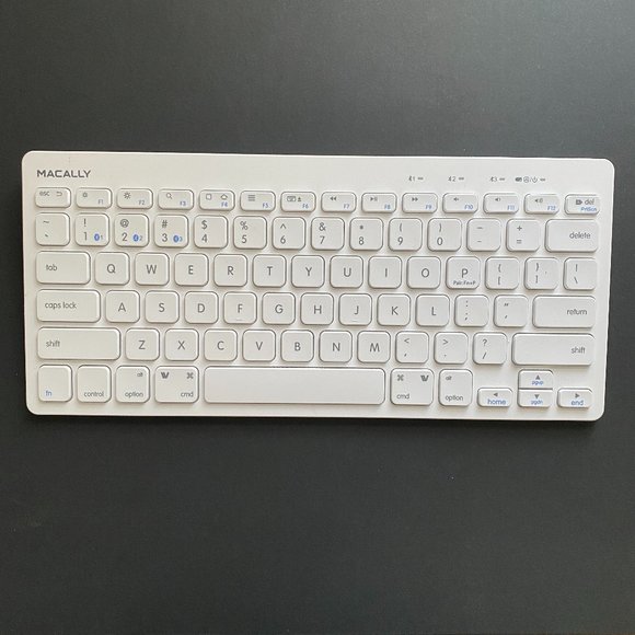 Keyboard, wireless, bluetooth, MAC compatible - Picture 1 of 2